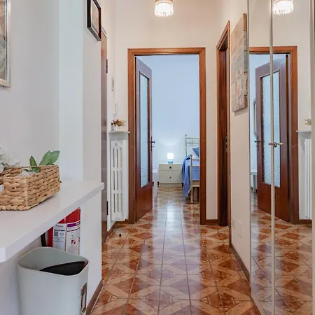 H11 Catty's House Mare - Parcheggio